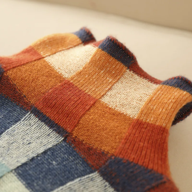 Vilora™ - Retro-Inspired Plaid Sweater