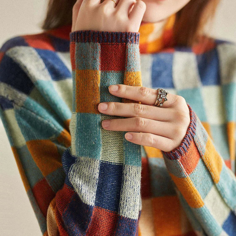 Vilora™  - Retro-Inspired Plaid Sweater